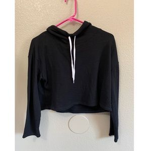 Black wide turtle neck cropped hoodie - Size M